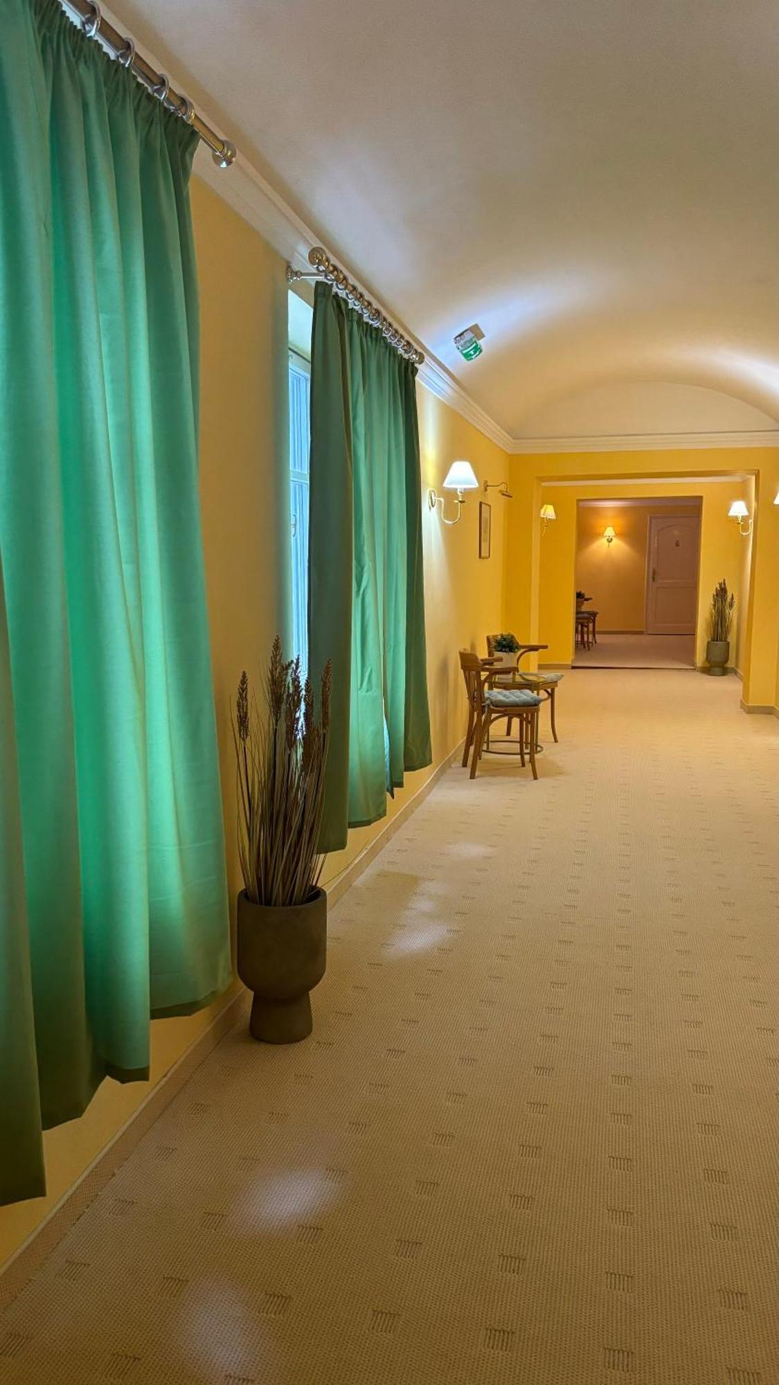 Korona Hotel Nyiregyhaza Ngoại thất bức ảnh