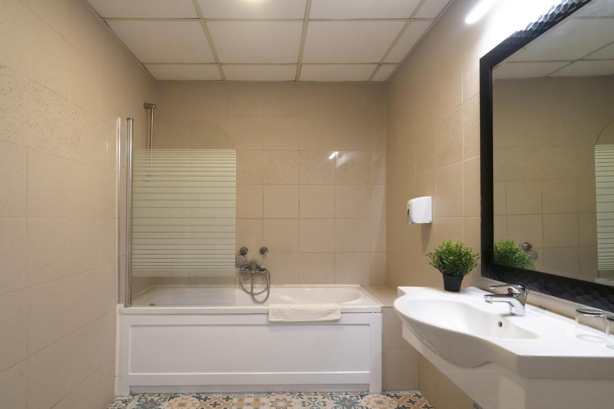 Korona Hotel Nyiregyhaza Ngoại thất bức ảnh