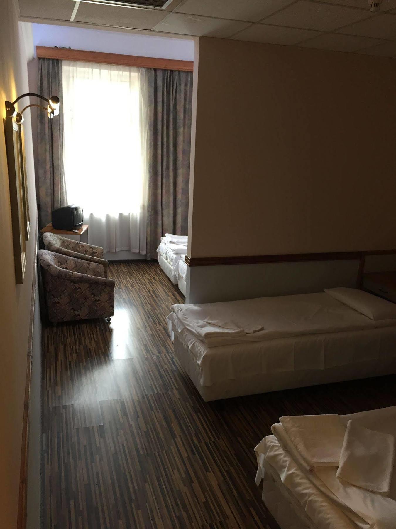 Korona Hotel Nyiregyhaza Ngoại thất bức ảnh