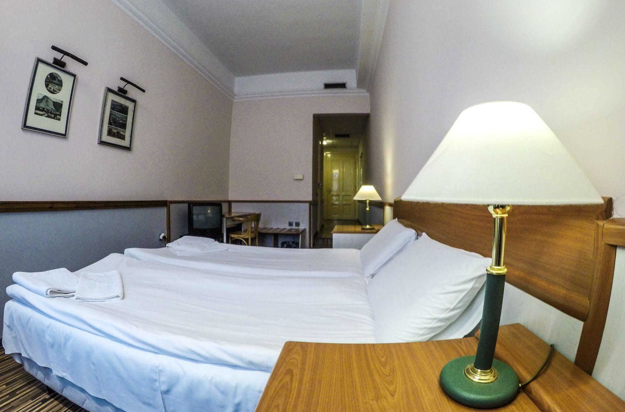 Korona Hotel Nyiregyhaza Ngoại thất bức ảnh